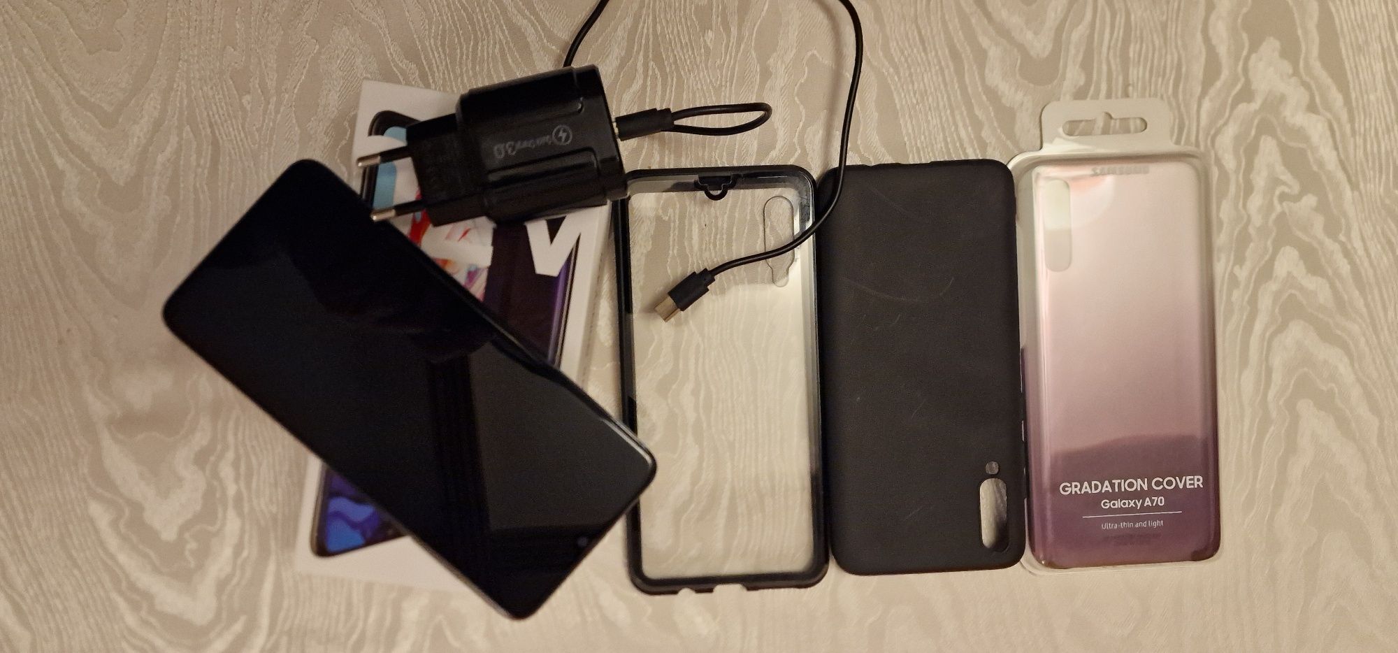 Telefon , smartfon SAMSUNG A70 używany idealny