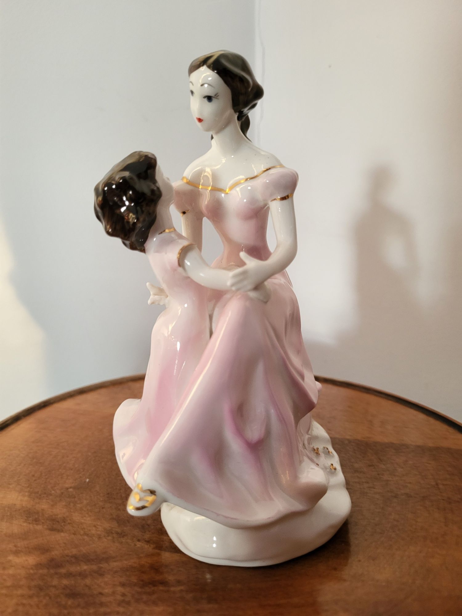 Piękna porcelanowa figurka matka i dziecko