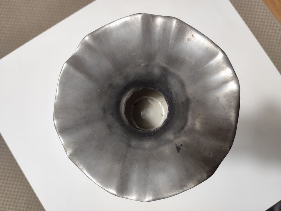 Vaso de estanho e cerâmica vintage