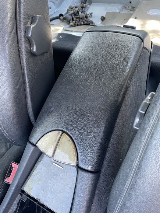 Підлокотник мерседес w211 чорна кожа подлокотник Mercedes w211