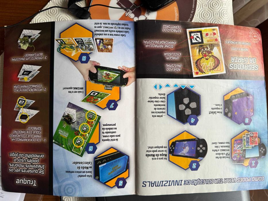 Invizimals - Sticker Album - com 156 figuras