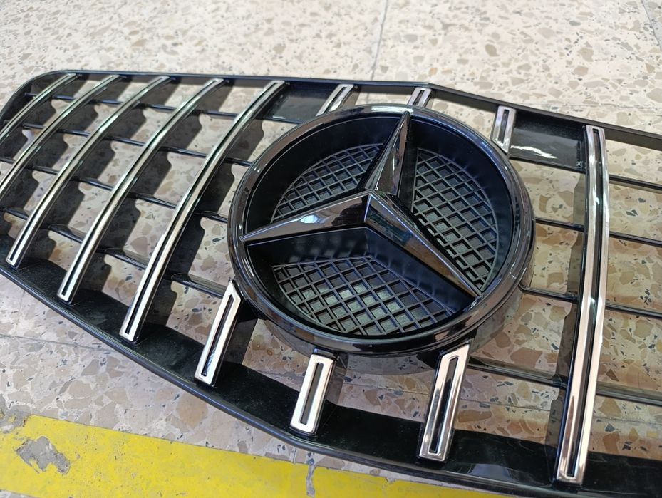 Grelha Mercedes nova