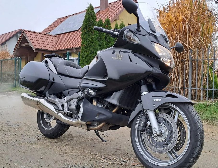 Honda Deauville Honda Deauvile NT700V czarny metalik z 2012r 44tys Combined ABS
