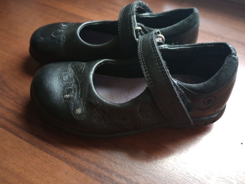 Baleriny na rzepy Clarks r. 24