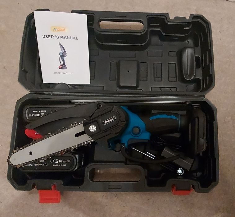 NOVO - Motoserra elétrica sem fio com duas baterias