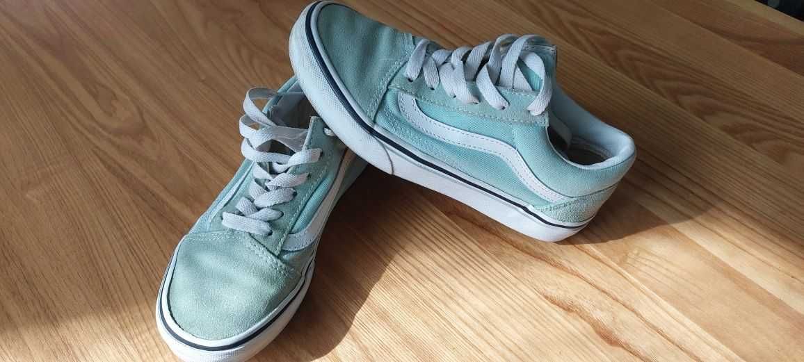 Мокасини, кеди Vans