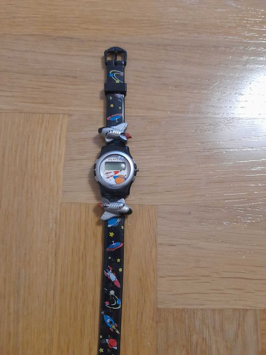 Perfect czarny zegarek dziecięcy chłopięcy kosmos elektroniczny