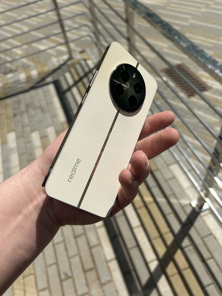 Смартфон Realme 12+ 5G 8/256GB Navigator Beige