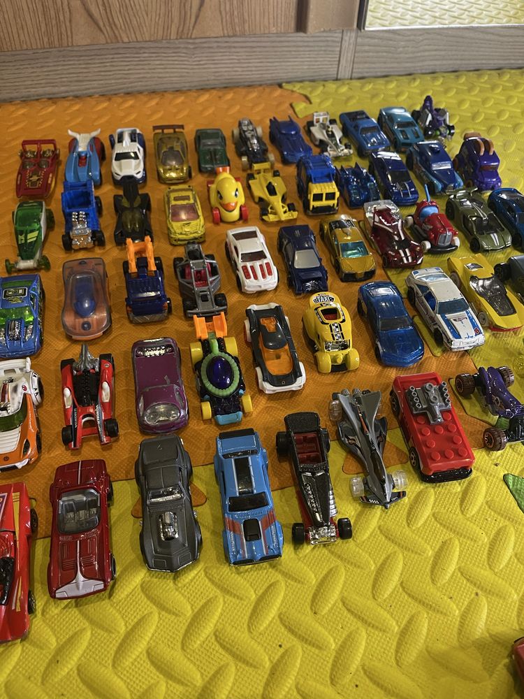 Машинки hot wheels
