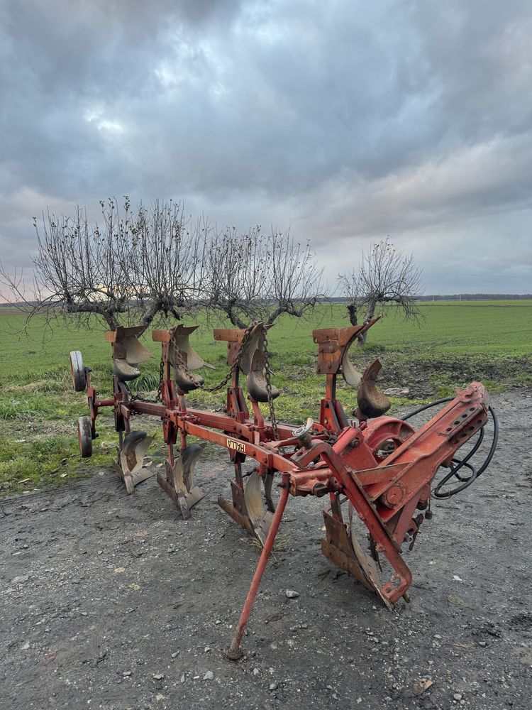 Pług 4 skibowy obrotowy Krone