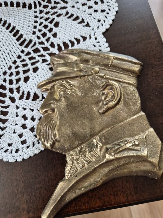 Sprzedam popierśie z mosiądzu.