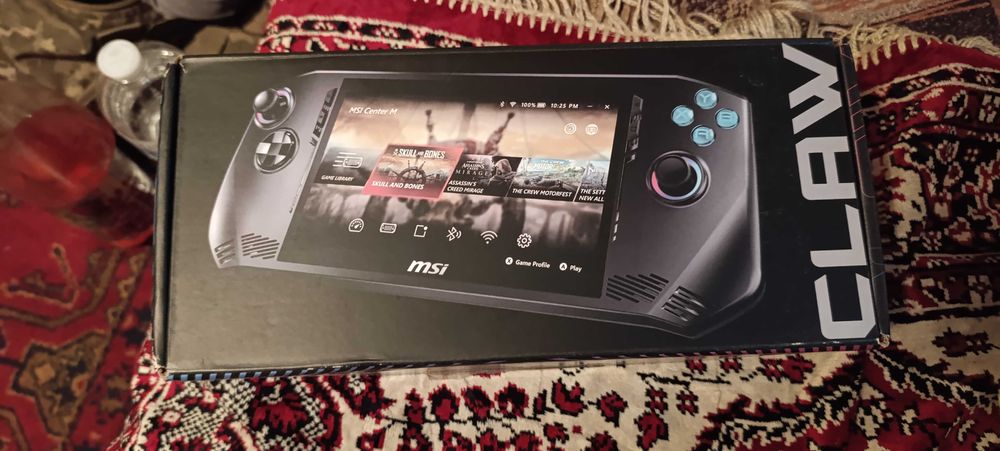 Ігрова приставка портативна MSI Claw A1M-3 1Tb