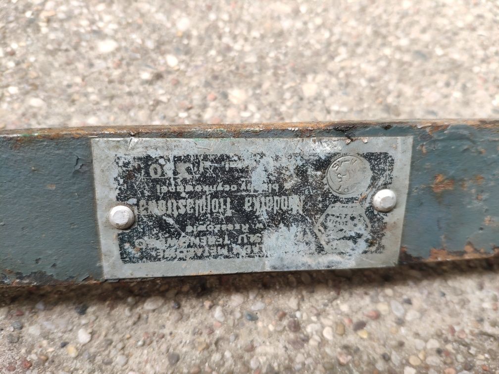 Mechanizm napędowy do miodarki wirówki do miodu