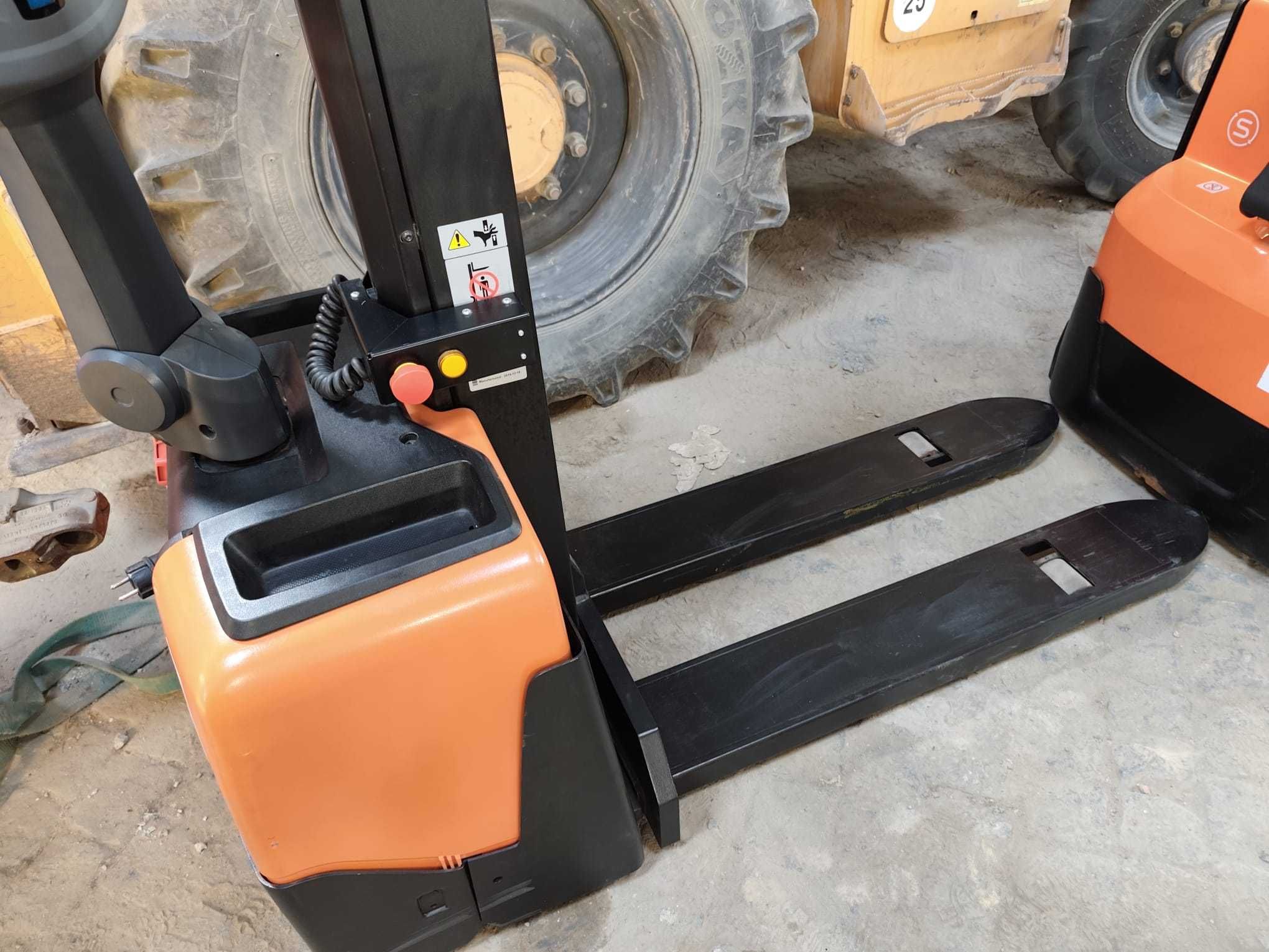 Stacker Empilhador p. paletes elétrico de 2019, Toyota, elevação 1.58m