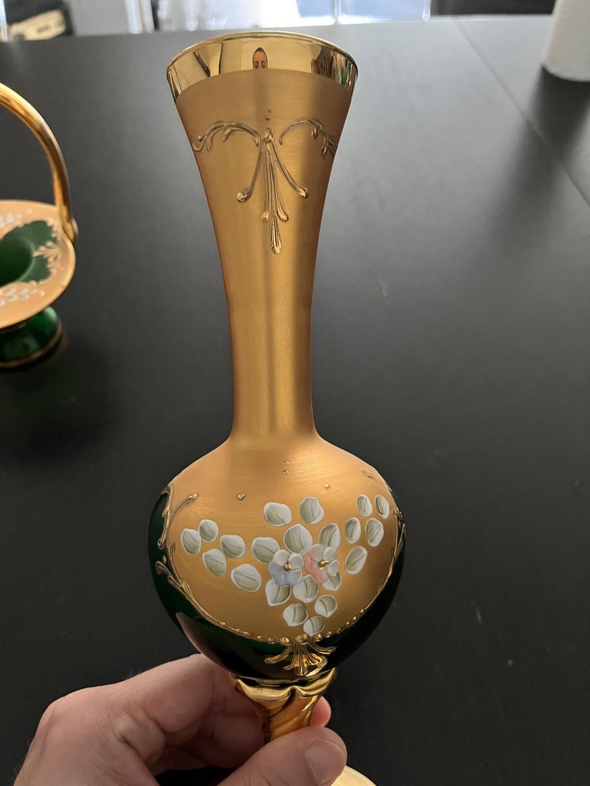 Vaso e cesta de vidro pintado à mão