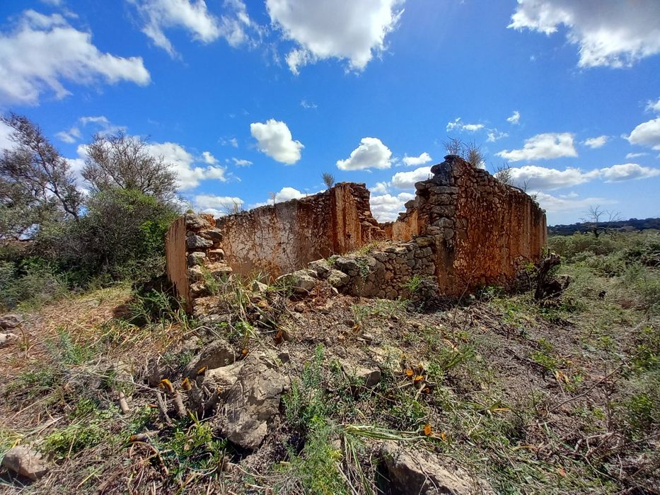 Terreno  com ruina 13.800 m²