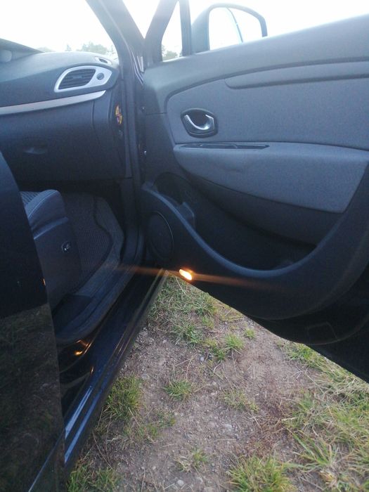 Renault Megane Scenik 2011 1.6 130к.с