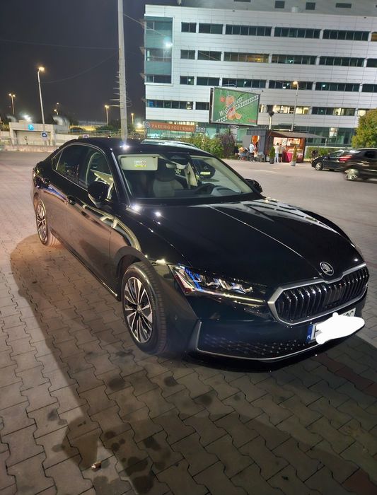 Transport osobowy Skodą Superb 2024 – lotnisko, dalsze trasy, Warszawa