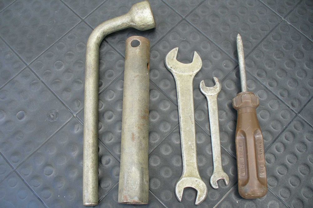 Fiat 126p klucze fabryczne logo FSM.