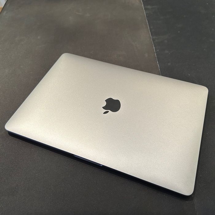MacBook Pro 13'' 2018 / 512 GB SSD / 16 GB RAM / 2.7 GHz Quad-Core i7