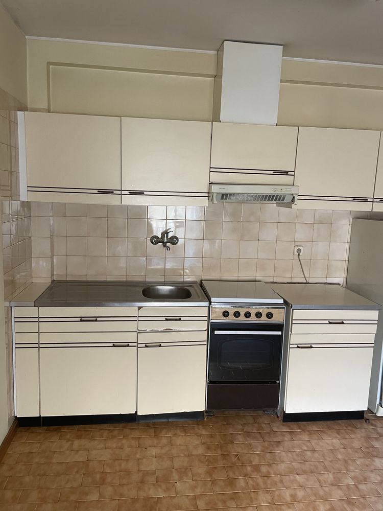 Cozinha com electrodomesticos a funcionar