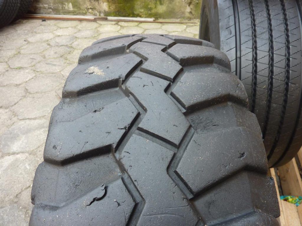 Opona używana przemysłowa 335/80R18 12.5R18 MICHELIN XZSL 600zł W3883