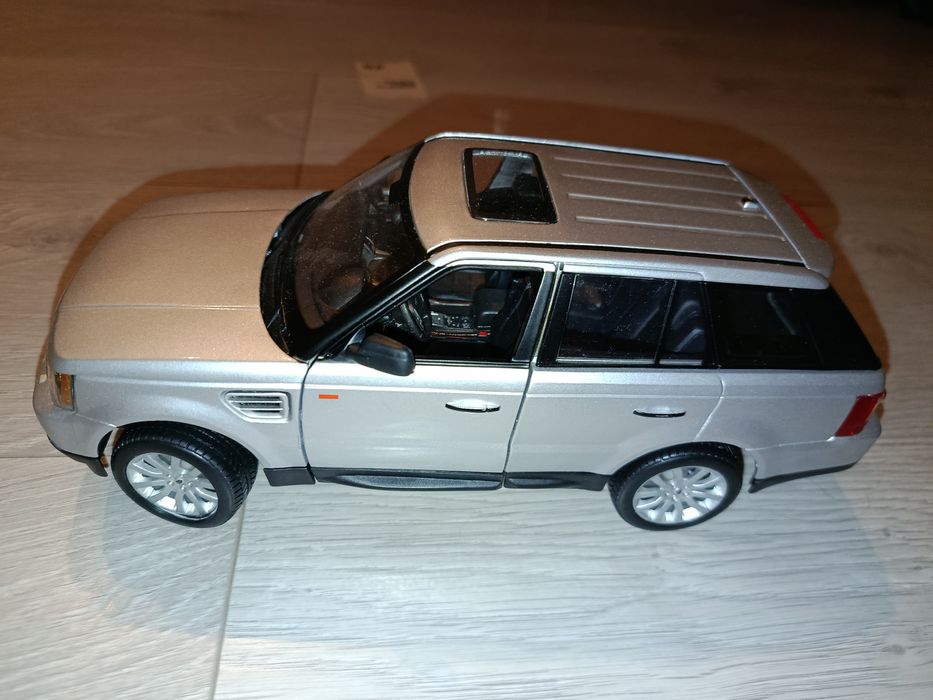 Колекційний MaiSto рендж ровер 1:18