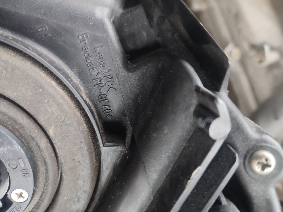 Продам оригинальную фару toyota corolla рестайлинг восьмой год