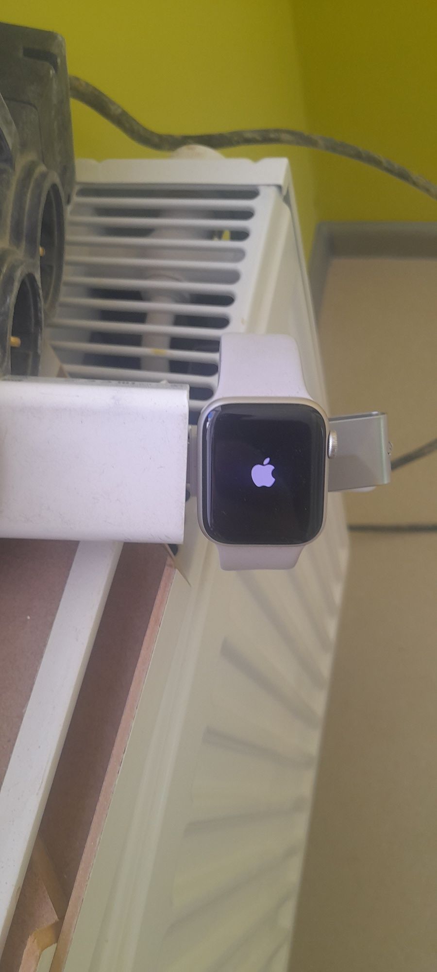 Apple Watch SE 2 40mm заблокированые