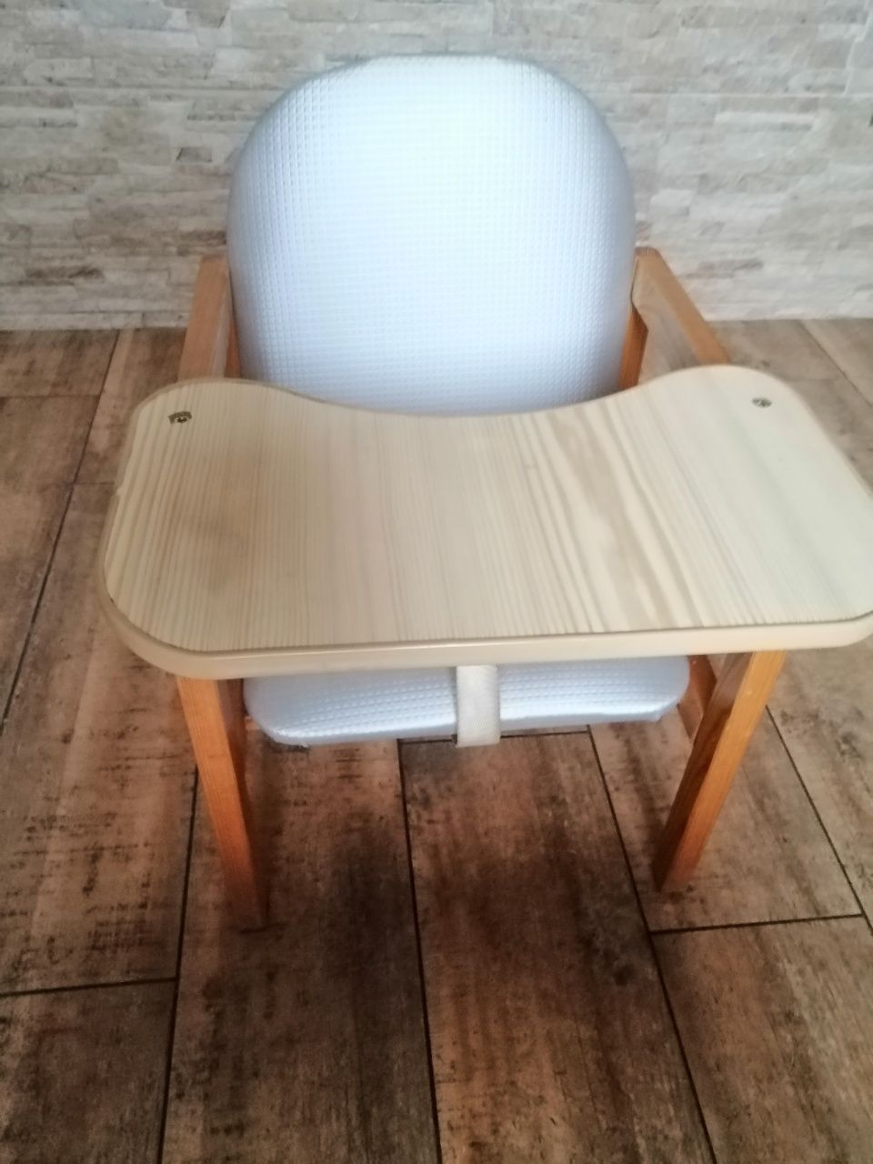 Krzesełko dla dziecka.