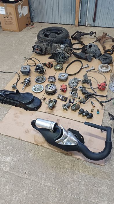 Peugeot speedfight 2 CZĘŚCI silnik wał,gaznik,tłumik,pokrywa,sprzegło