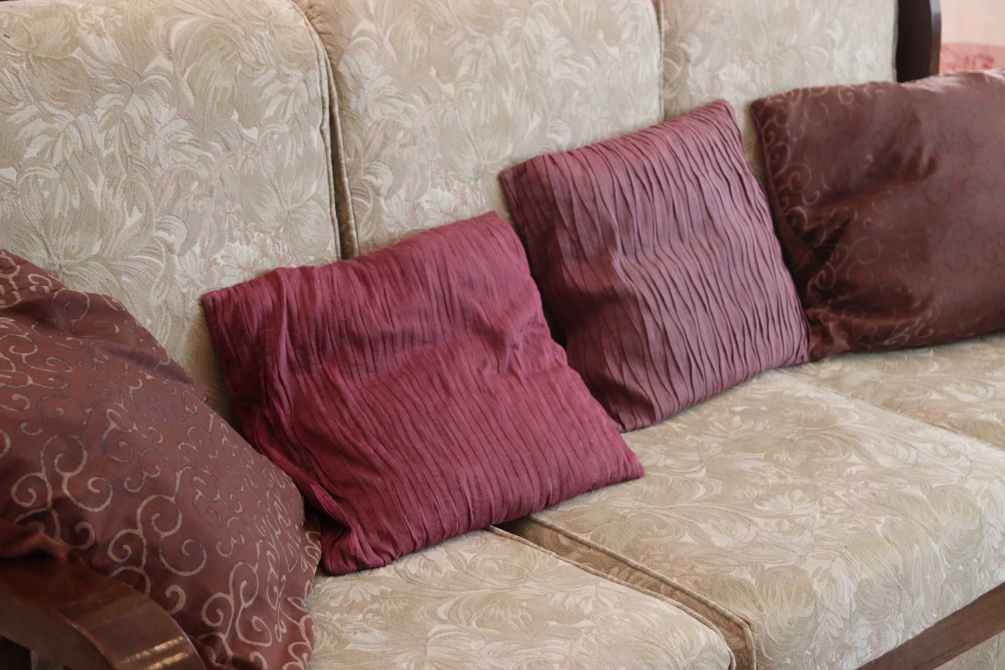 Conjunto de Sofás Antigos (Sofá 3L + Poltrona)