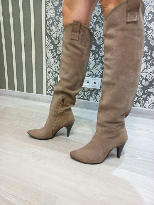 Чоботи на каблуку