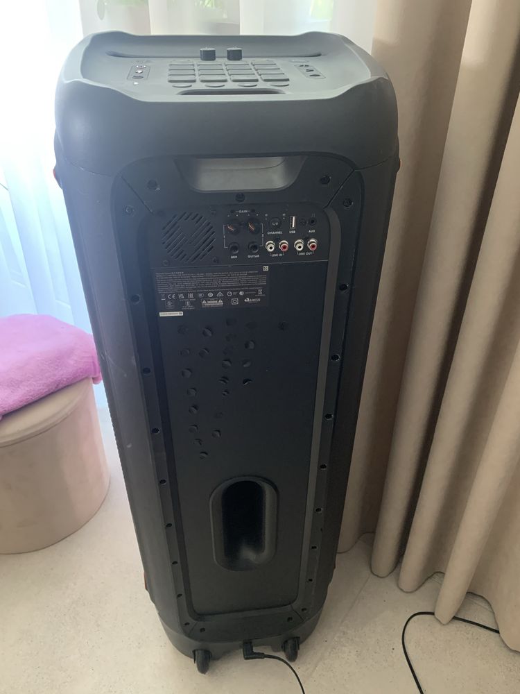 Glosnik JBL PartyBox 1000 o mocy 1100 W