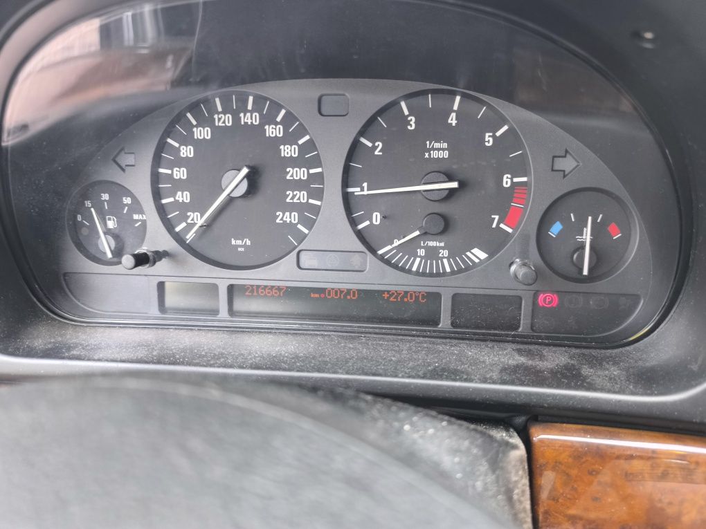 BMW e39 523i com 217.000 quilómetros