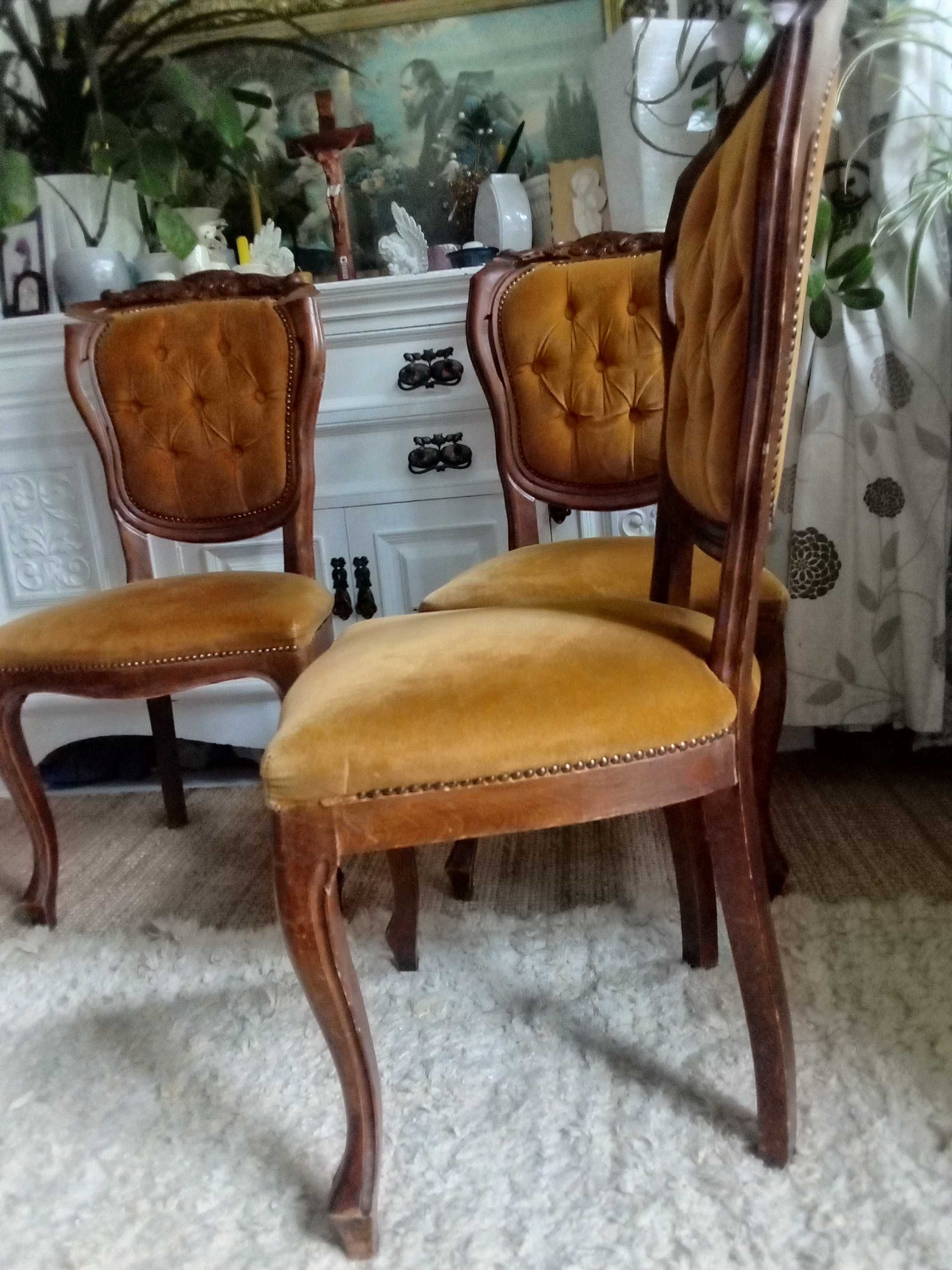 3 krzesła Ludwikowskie drewniane rzeźbione na sprężynach