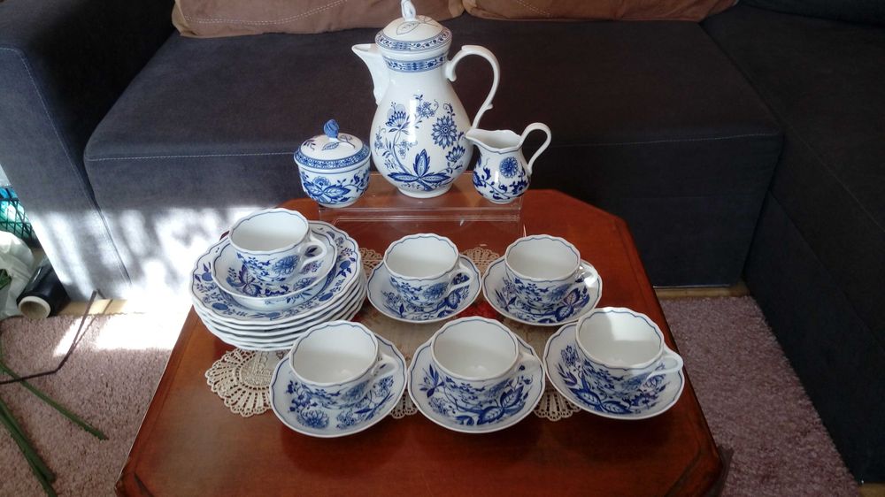 Porcelana,wzór cebulowy,kolekcja,filiżanki,zestaw,talerze