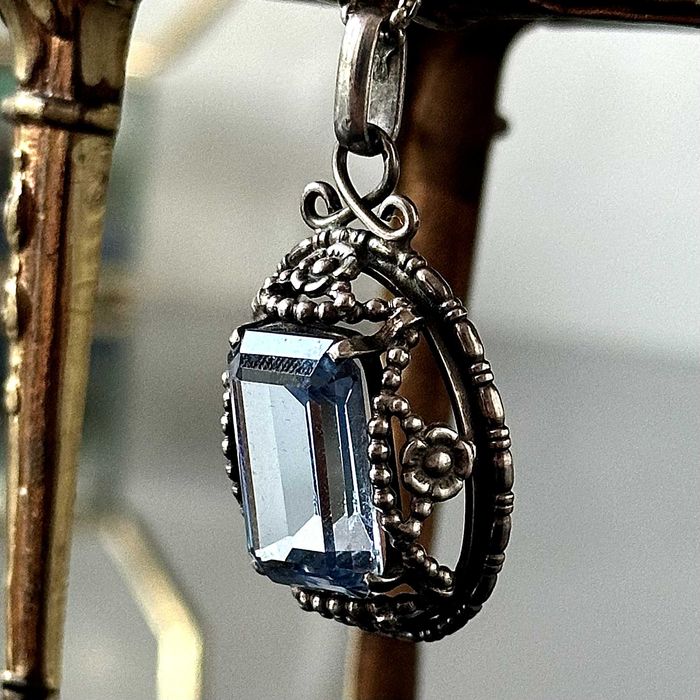 Srebrna przywieszka secesyjna z Akwamarynem, srebro próby 835