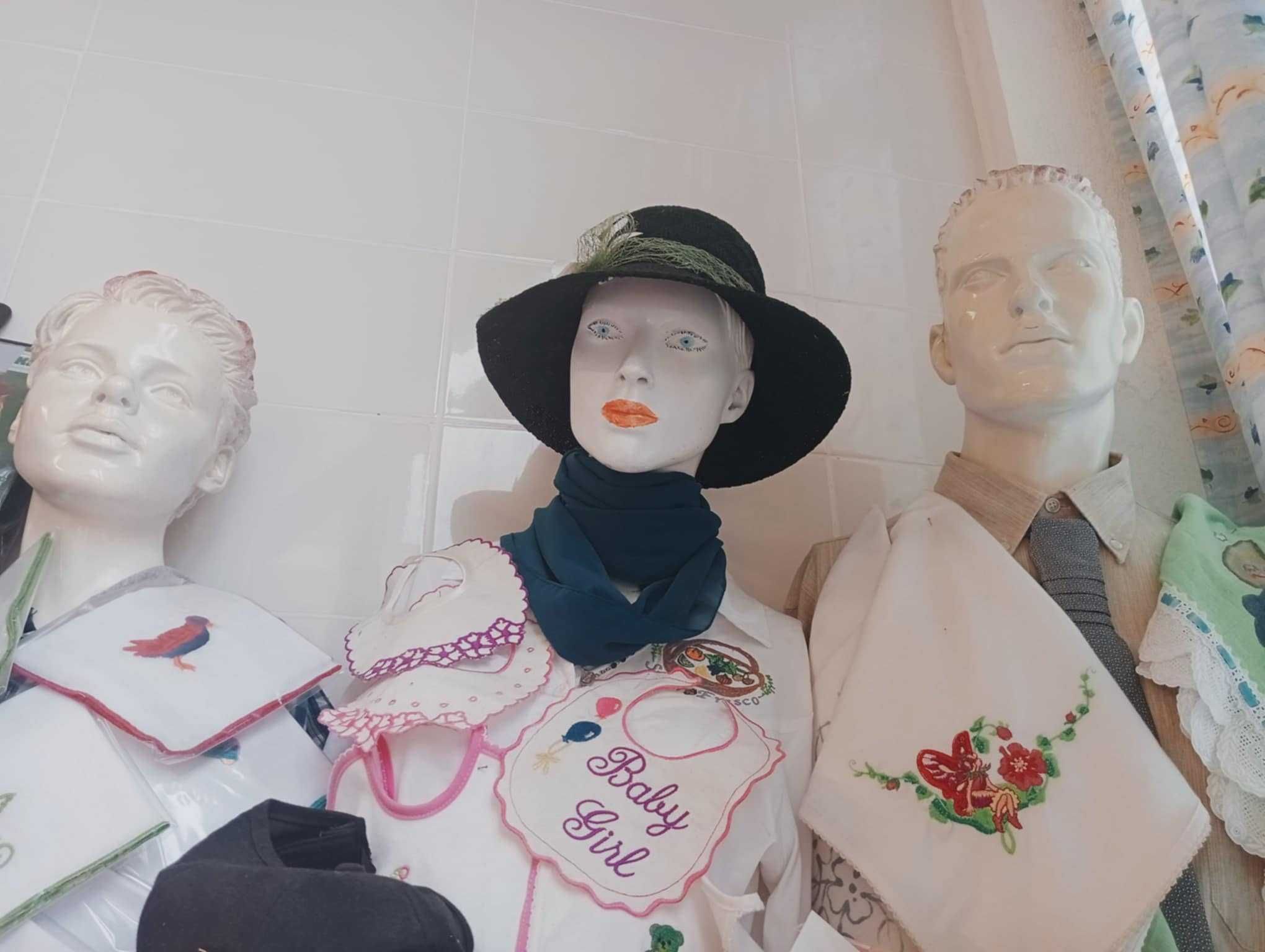 Manequins 3 como novos