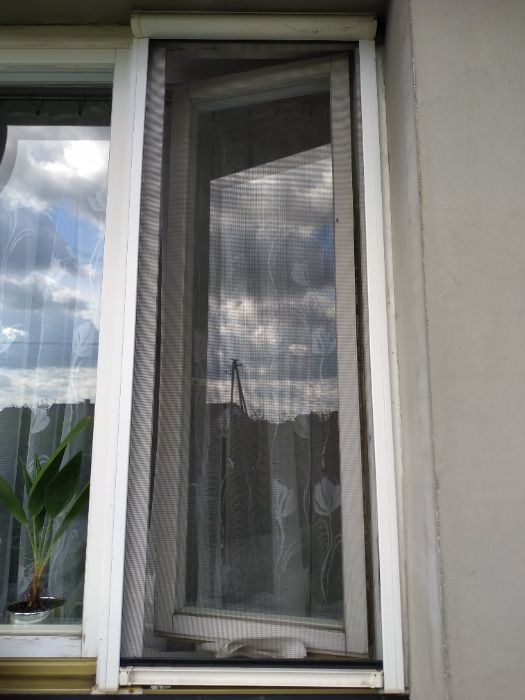 Moskitiera w kasecie pionowa