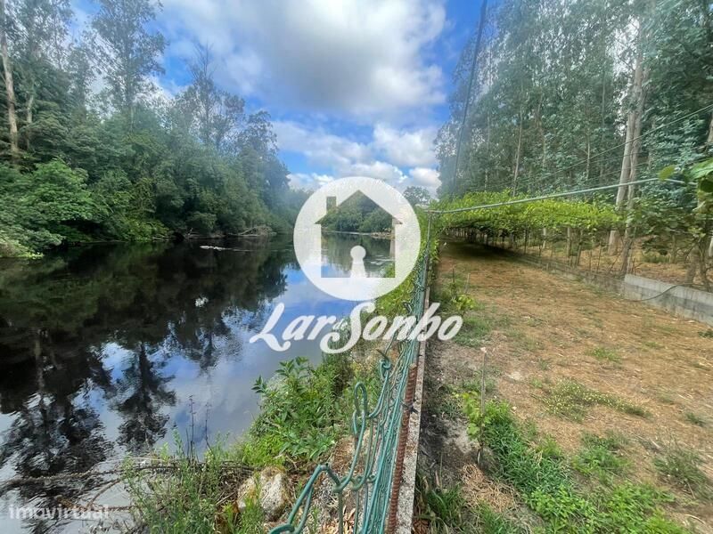 Quinta de Férias com Terreno florestal de 17.717m2 em Ferreiró, Vi...