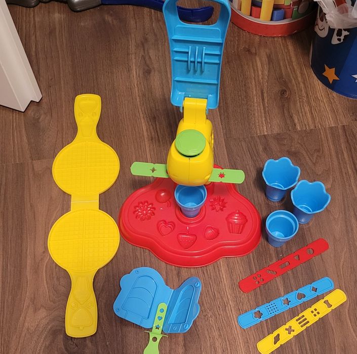Zestaw do ciastoliny - desery i foremki playdoh