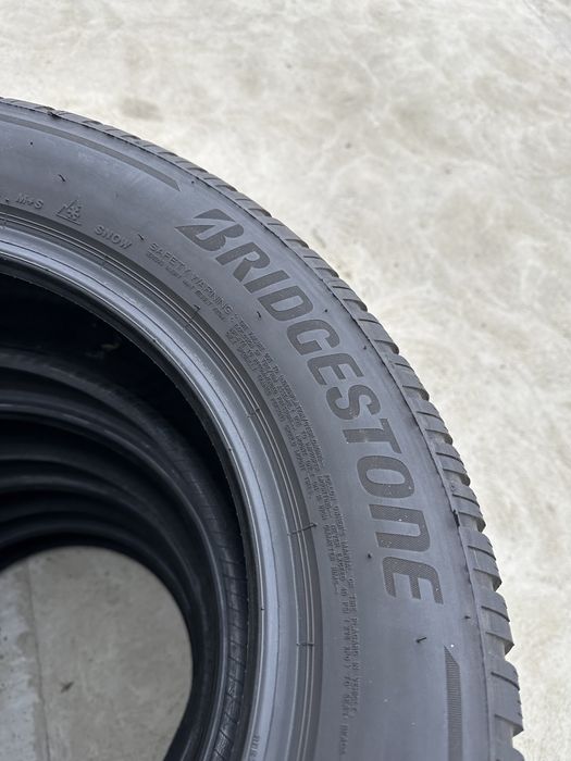 215/60/16 Bridgetsone Blizzak LM005