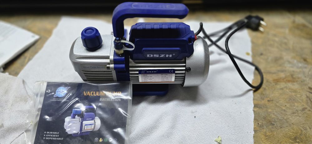 Pompa próżniowa + manometry+ zawory +kielicharka