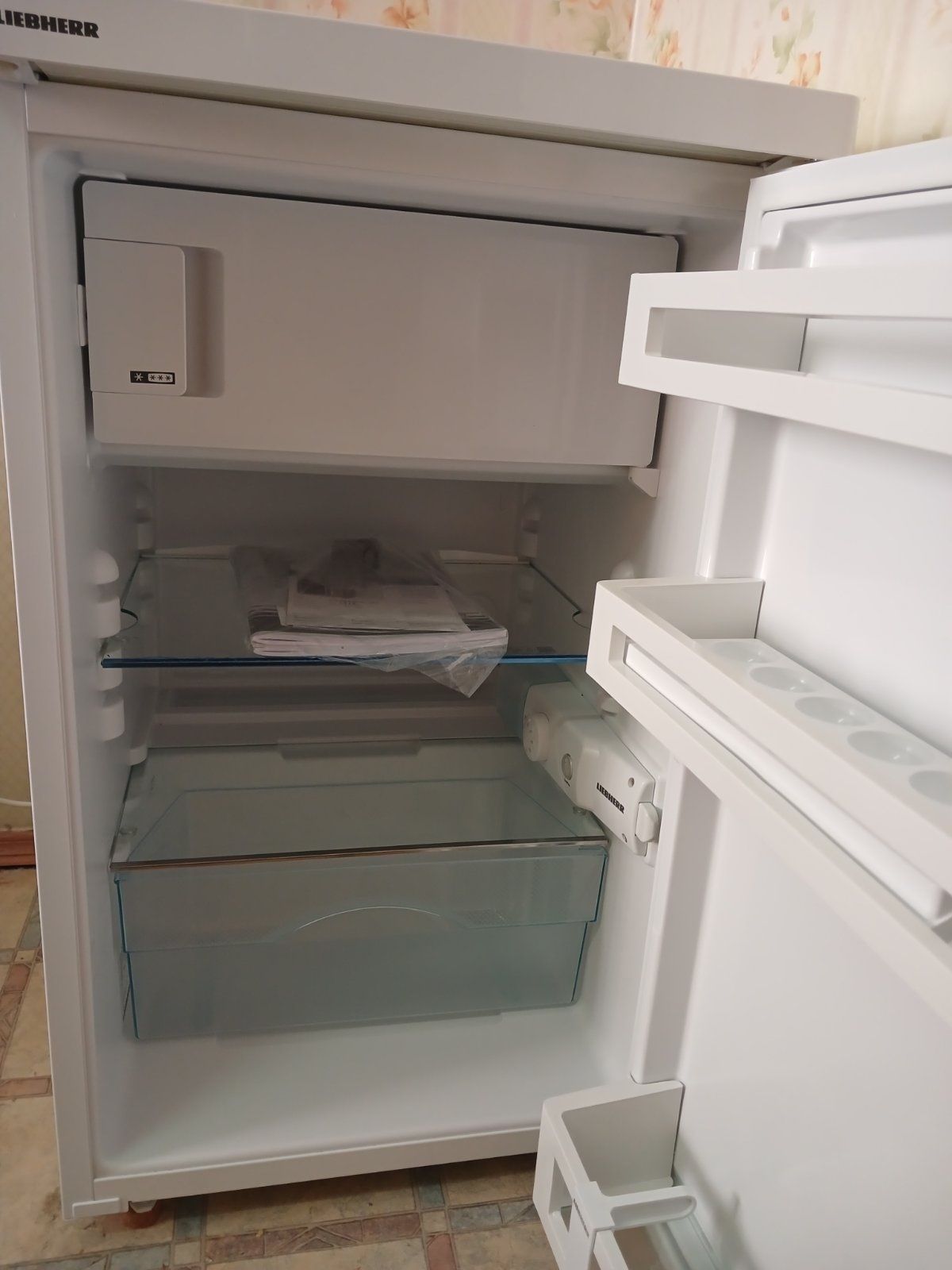 Холодильник Либхер.