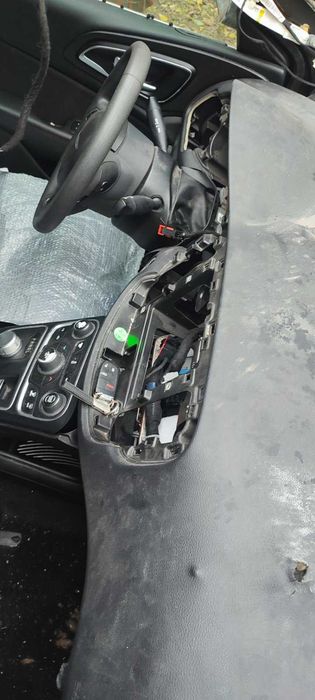 Chrysler 200 2015 під ремонт