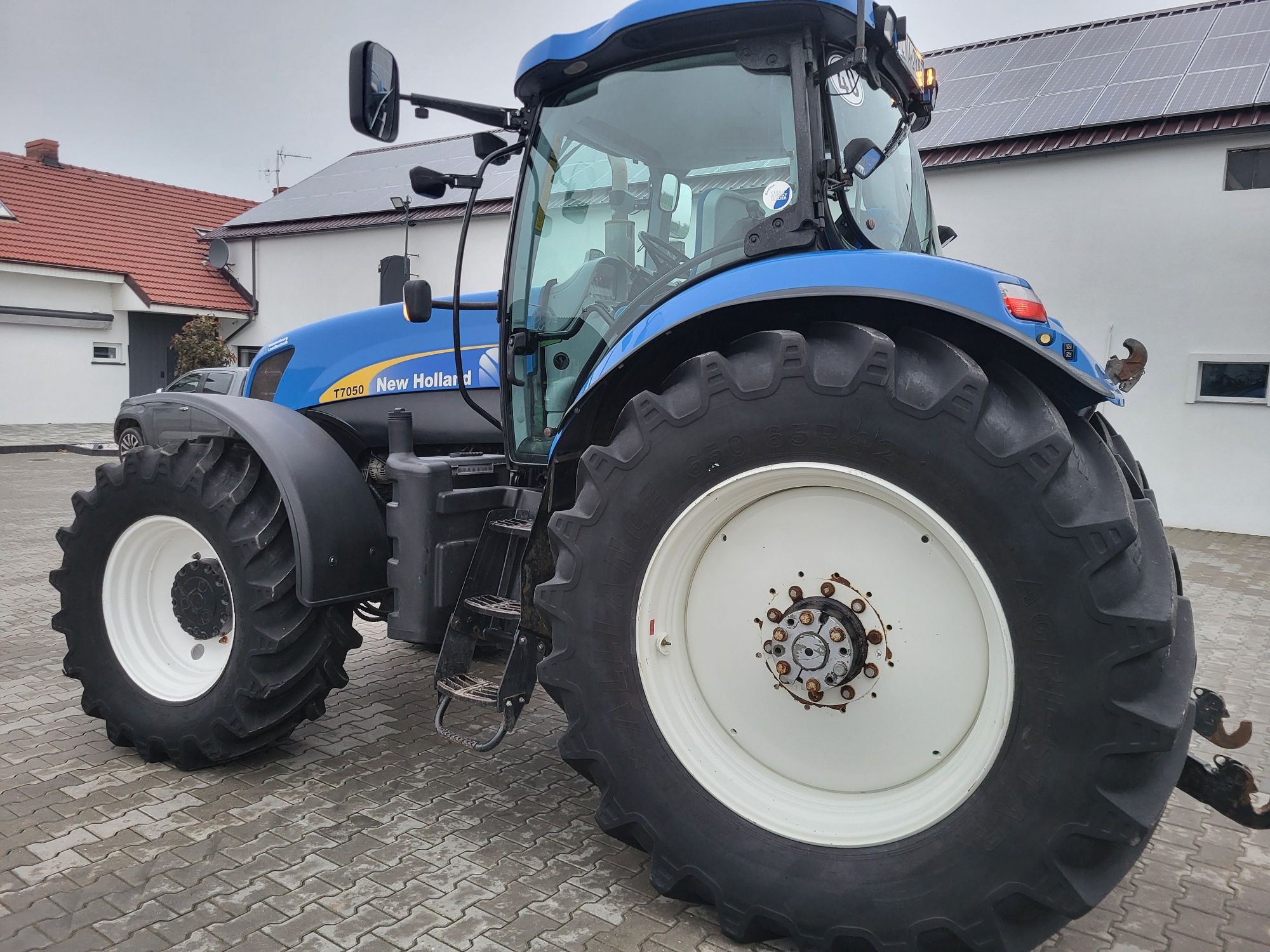 Ciągnik rolniczy New Holland Model T7050