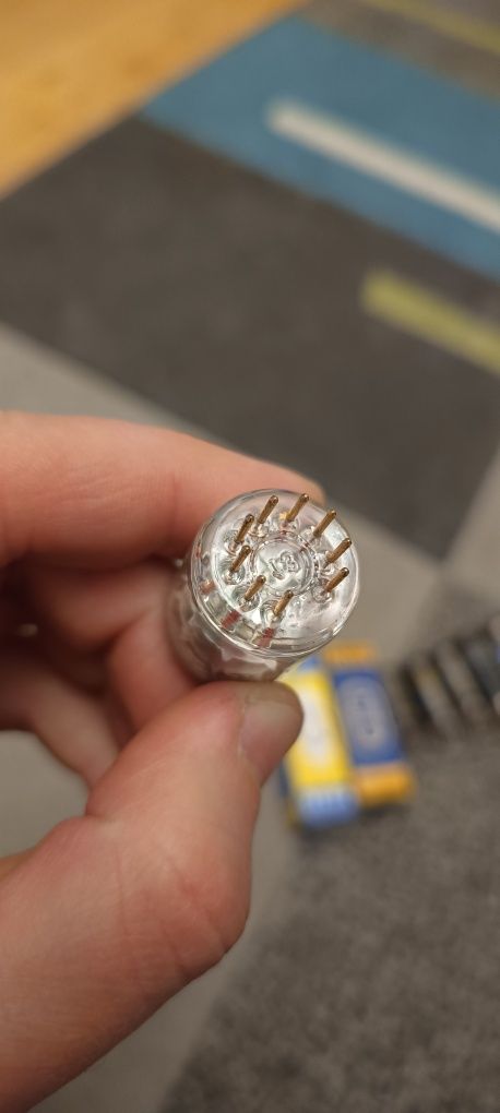 Lampy elektronowe E180F TESLA