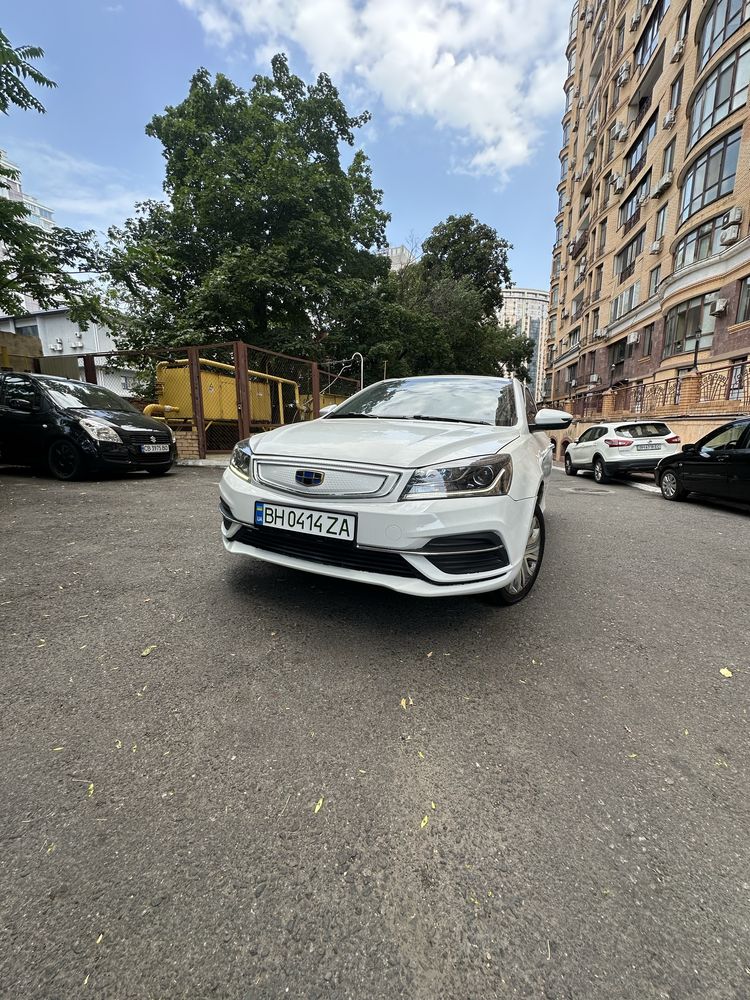 Geely Emgrand EV450