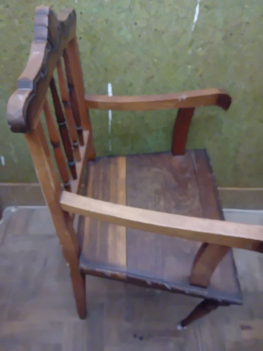 Cadeirão de madeira maciça, antiguidade